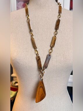 Vintage 60s-70s mid-century modern natural wood statement necklace pear pendant